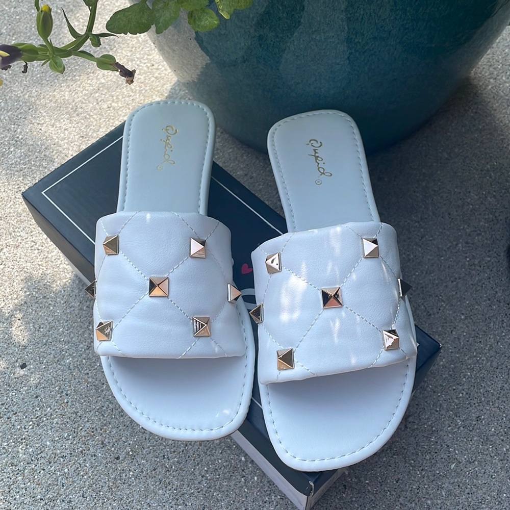 NIB White Studded Sandals Sz 6
